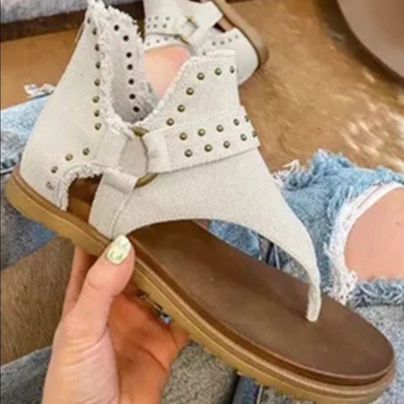 🩴 White Buckle Flip-Flops Canvas Flat Heel🩴 - Picture 3 of 5